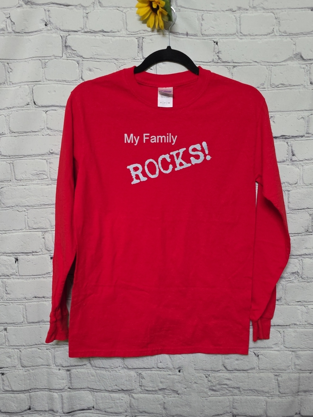 Gilden Novelty Long Sleeve t-shirt 100% Cotton "My Family Rocks" Red Sz S